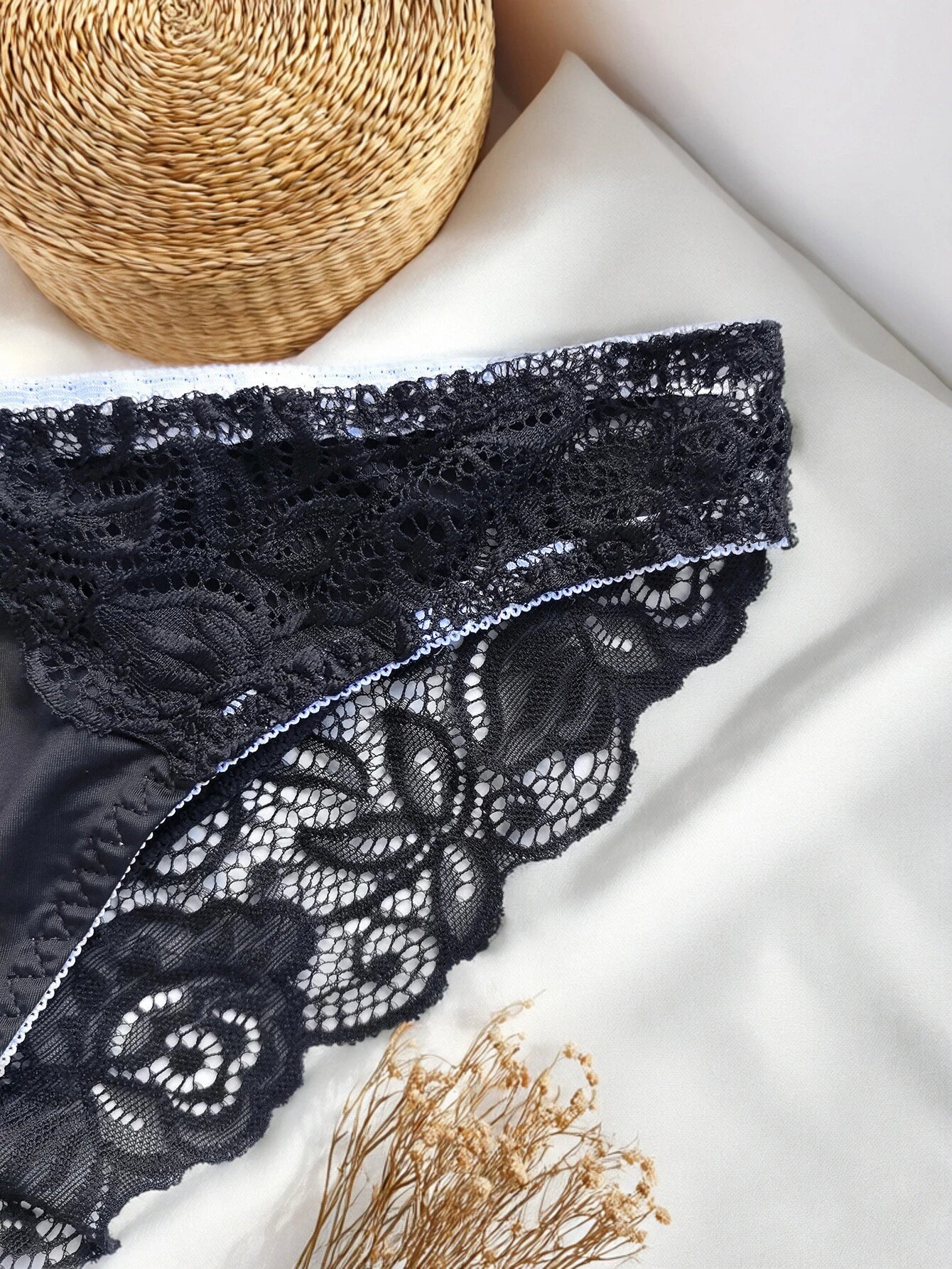 Plus Size Women's Underwear, Fashionable, Soft, Seamless, Comfortable, Sexy, Lace-Trimmed, Color-Blocked, Fine-Edged, Breathable Women's Briefs